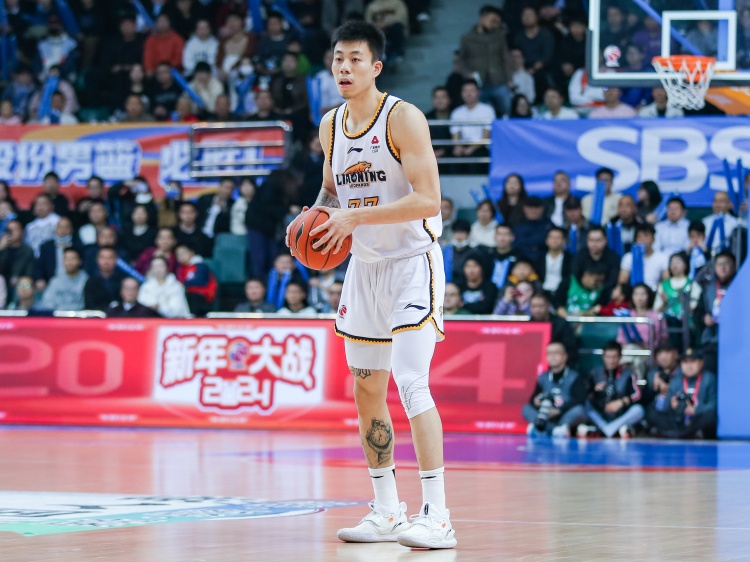  攻防俱佳！張鎮(zhèn)麟15中8拿到19分7板6助5斷2帽
